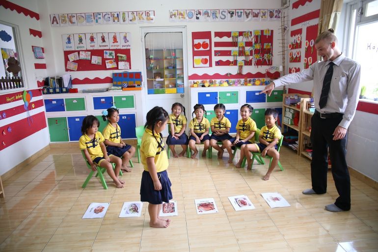 happy english class with children-in china