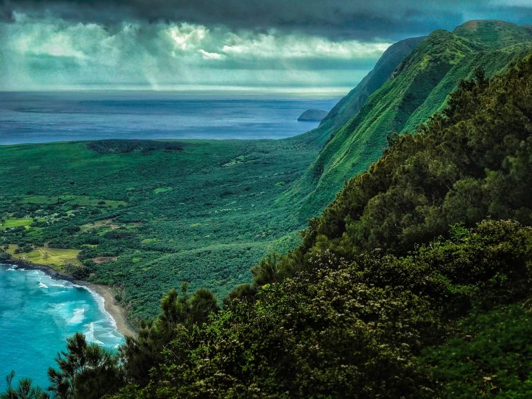 Muliwai Trail offers the most stunning scenes over the Hawaiian island